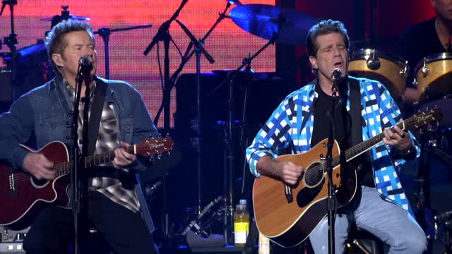 Eagles - Tequila Sunrise (Live From Melbourne)