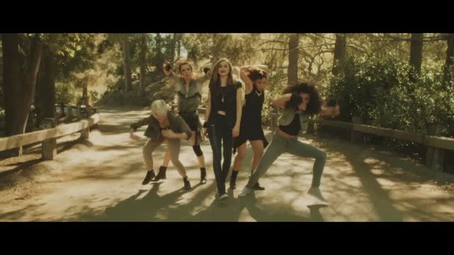 The Chainsmokers ft. Daya - Don't Let Me Down