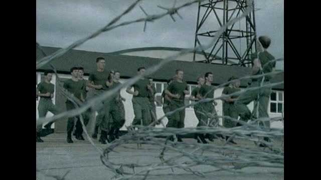 Status Quo - In the army now