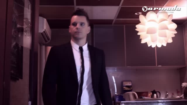 Armin van Buuren feat. Christian Burns - This Light Between Us
