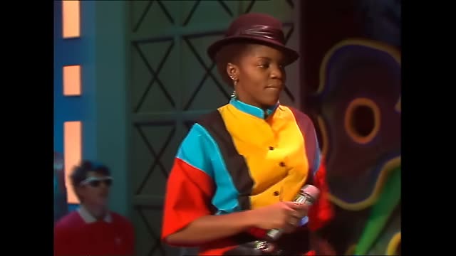 Sophia George - Girlie Girlie (TopPop)