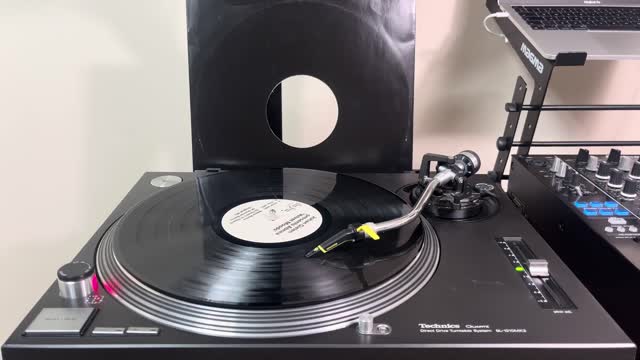 Johan Gielen Pres Abnea - Velvet Moods (Original Mix)