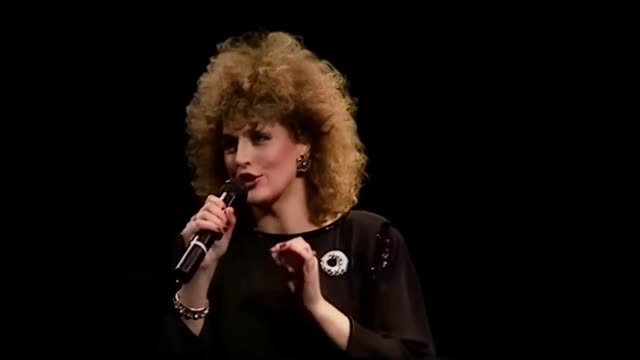 Elaine Paige & Barbara Dickson - I Know Him So Well