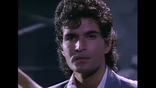 Gino Vannelli - Hurts To Be In Love