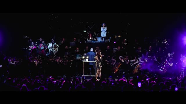 Robin S - Show Me Love (Live)