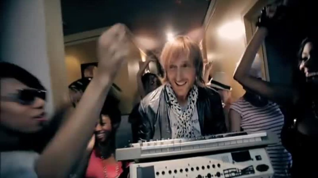 ⁣David Guetta ,Chris Willis ft Fergie & LMFAO - Gettin Over You