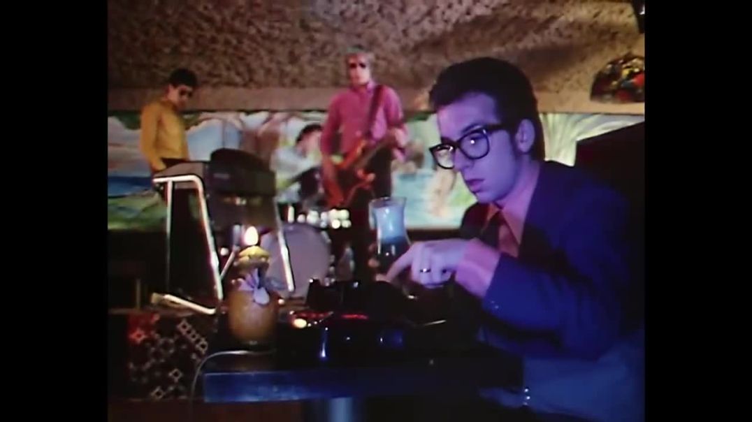 Elvis Costello And The Attractions - Oliver's Army